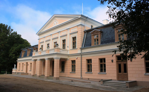 16_Lankytojų centras iš lauko3.jpg